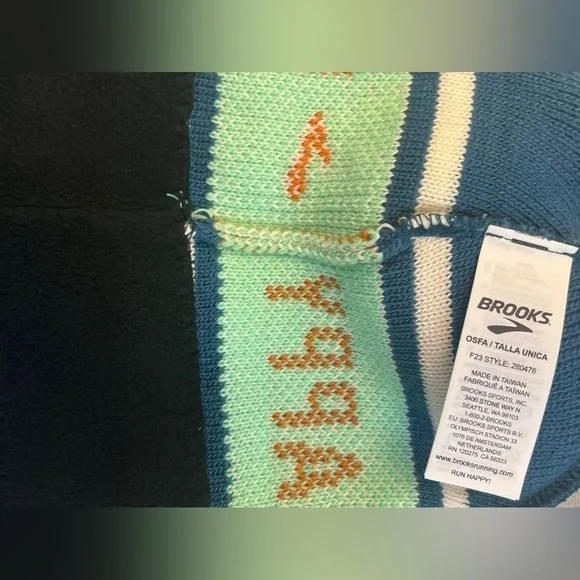 NWT Brooks Heritage Pom unisex Beanie One Size fits Most - Picture 4 of 6